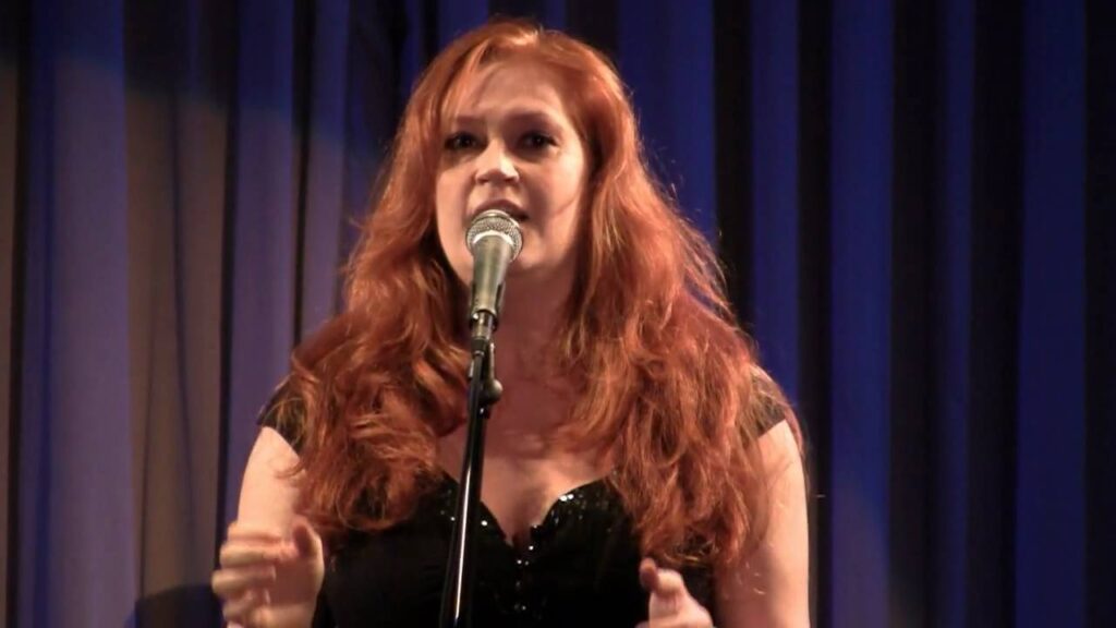 Katie Thompson Singer Photo - Wikiirends