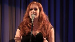 Katie Thompson Singer Photo - Wikiirends